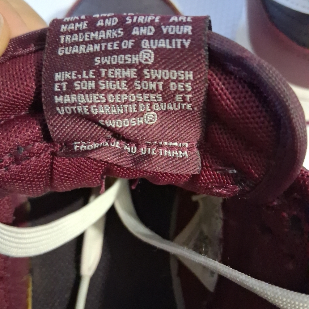 Nike Burgundy and Black Athletic Shoes - Picture 5 of 9
